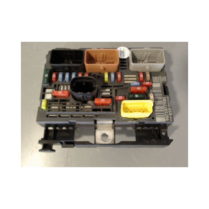 BOITE A FUSIBLES PEUGEOT 5008