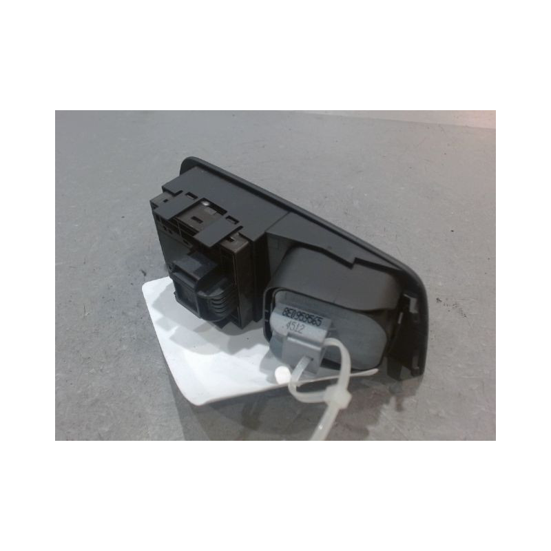 COMMANDE LEVE-GLACE PORTE AVG AUDI A1
