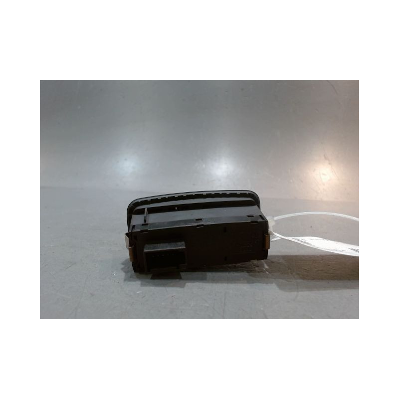 BOUTON DE WARNING AUDI A1