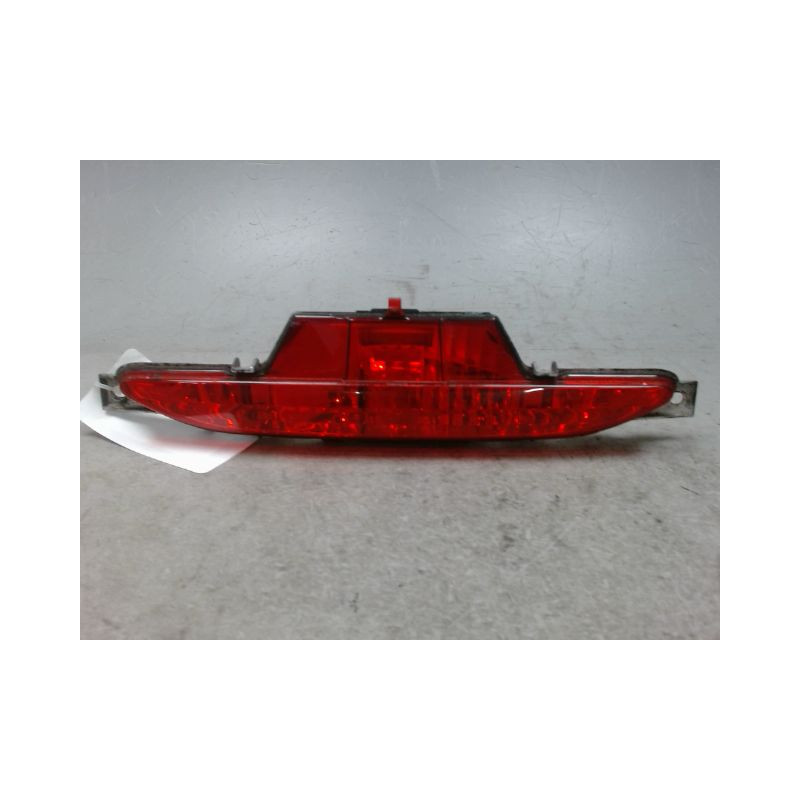 FEU BROUILLARD CENTRAL ARRIERE PEUGEOT 208