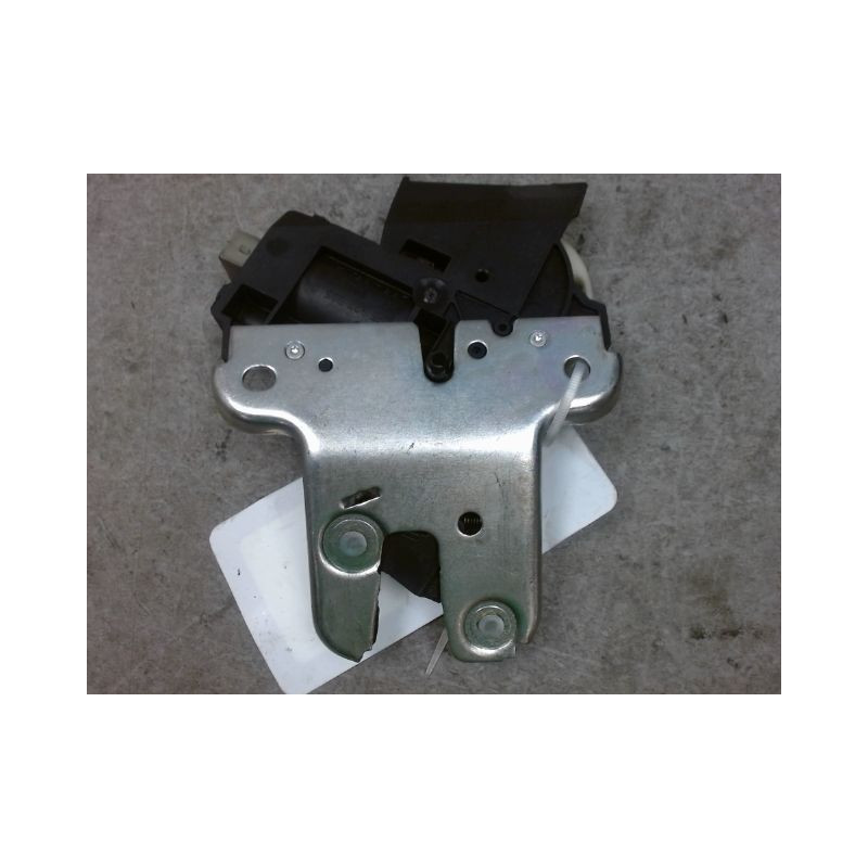SERRURE COFFRE ARRIERE AUDI A4 2004-