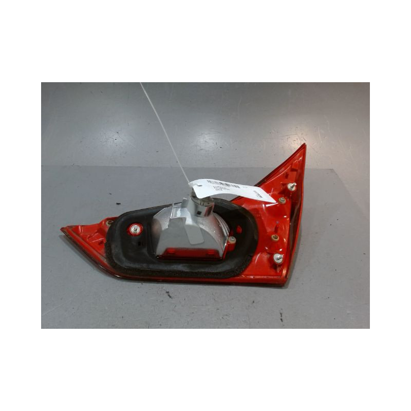 FEU ARRIERE INTERIEUR GAUCHE TOYOTA AURIS