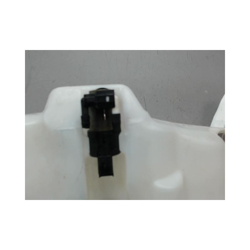RESERVOIR LAVE-GLACE AVANT RENAULT CLIO CAMPUS II Phase 2 2009-2012