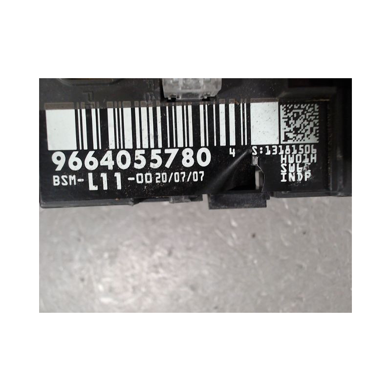 BOITE A FUSIBLES PEUGEOT 207