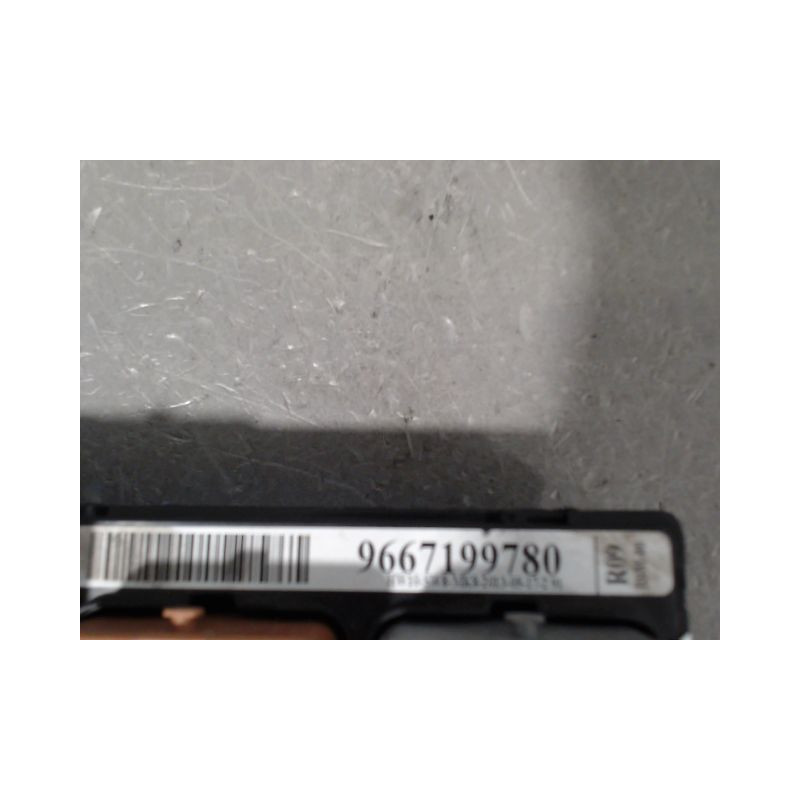 BOITE A FUSIBLES PEUGEOT 207