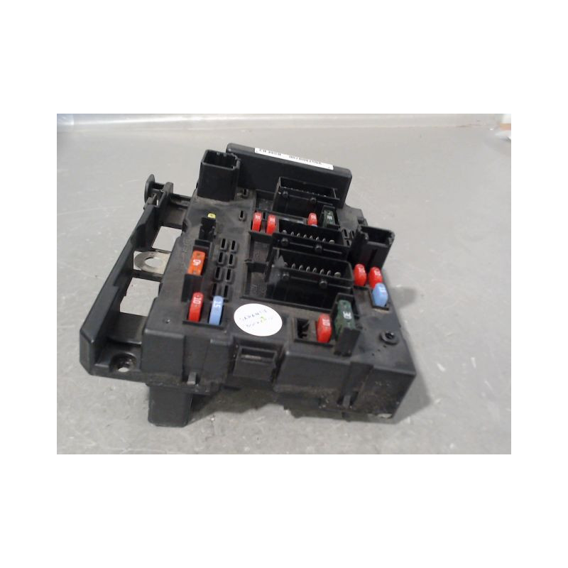 BOITE A FUSIBLES PEUGEOT 206