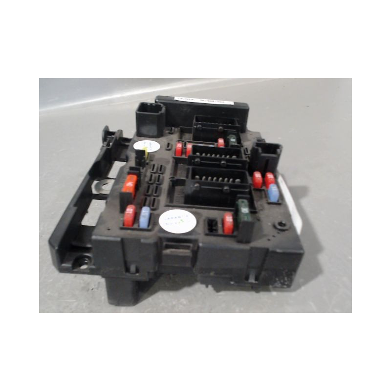BOITE A FUSIBLES PEUGEOT 206