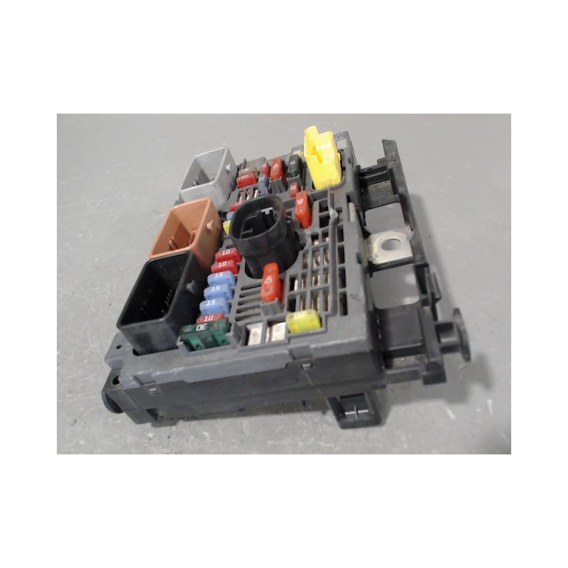 BOITE A FUSIBLES PEUGEOT 5008
