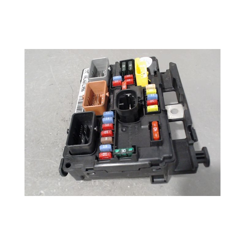 BOITE A FUSIBLES PEUGEOT 207