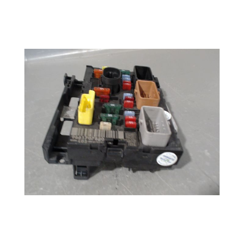 BOITE A FUSIBLES CITROEN C2
