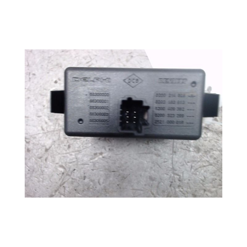 BOUTON DE WARNING RENAULT CLIO III 2009-