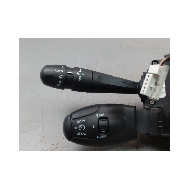 BLOC COMMODOS PEUGEOT 208 2012-...