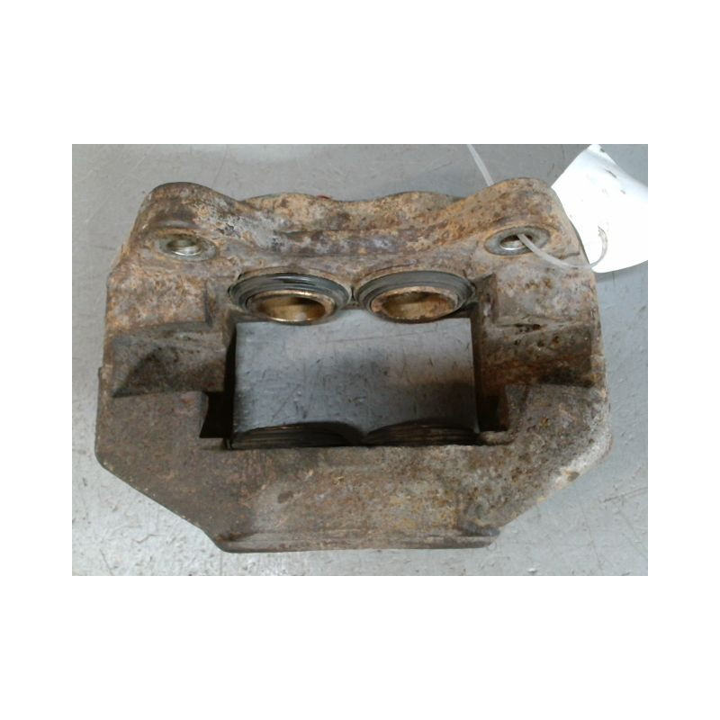 ETRIER DE FREIN AVANT DROIT TOYOTA HILUX SIMPLE CABINE 2006-