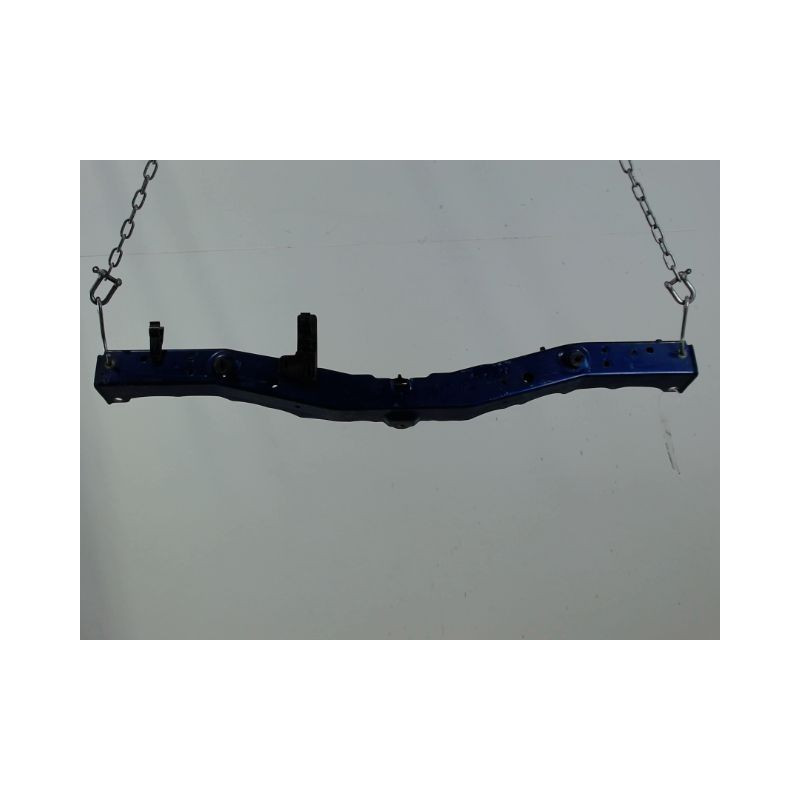 TRAVERSE SUPERIEURE ARMATURE AVANT TOYOTA AURIS