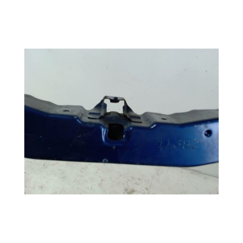 TRAVERSE SUPERIEURE ARMATURE AVANT TOYOTA AURIS