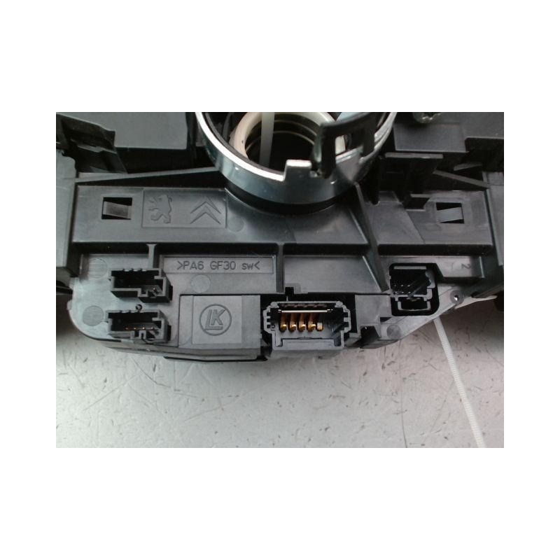 BLOC COMMODOS PEUGEOT 5008