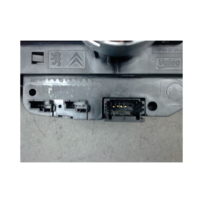 BLOC COMMODOS PEUGEOT 208