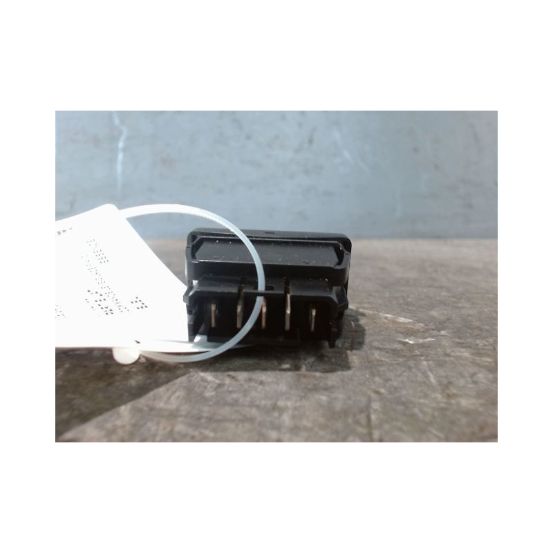 COMMANDE LEVE-GLACE PORTE AVD PEUGEOT 106 96-2003