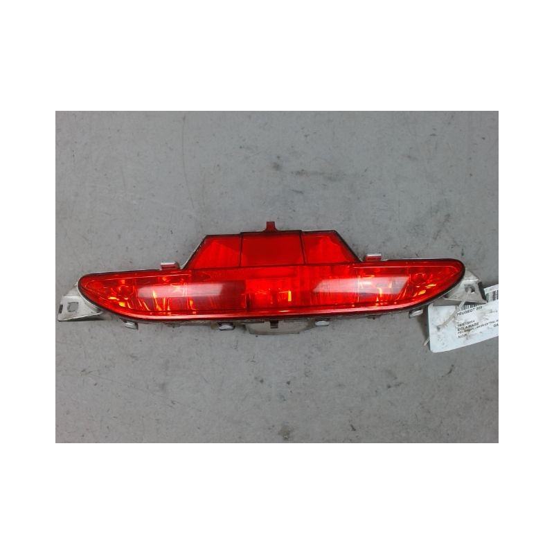 FEU BROUILLARD CENTRAL ARRIERE PEUGEOT 208