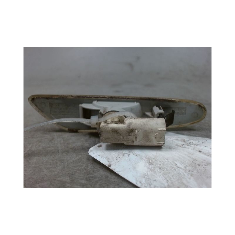 REPETITEUR AILE DROIT B.M.W. SERIE 3