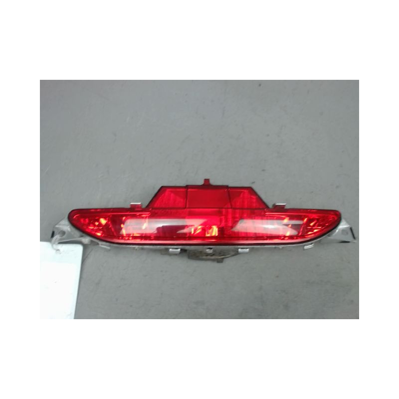 FEU BROUILLARD CENTRAL ARRIERE PEUGEOT 208