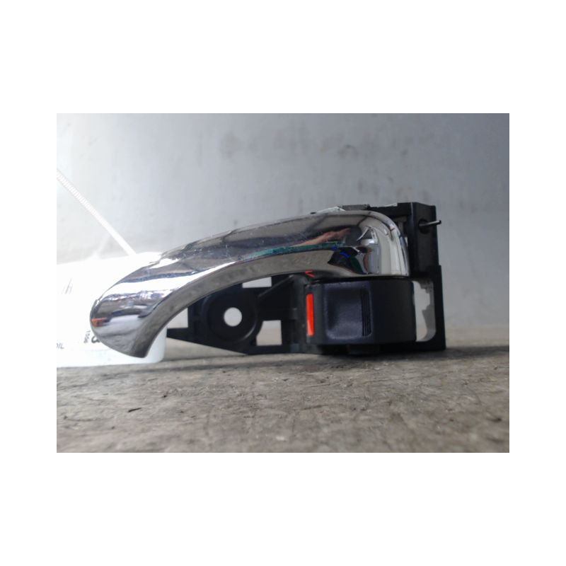 POIGNEE INTERIEURE PORTE AVANT GAUCHE TOYOTA RAV4