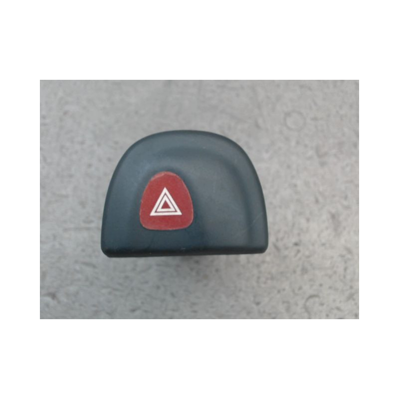 BOUTON DE WARNING RENAULT MEGANE