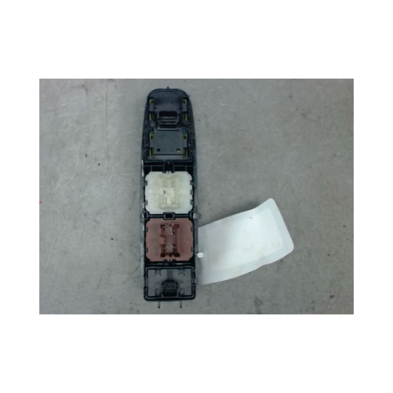 COMMANDE LEVE-GLACE PORTE AVG DACIA DUSTER
