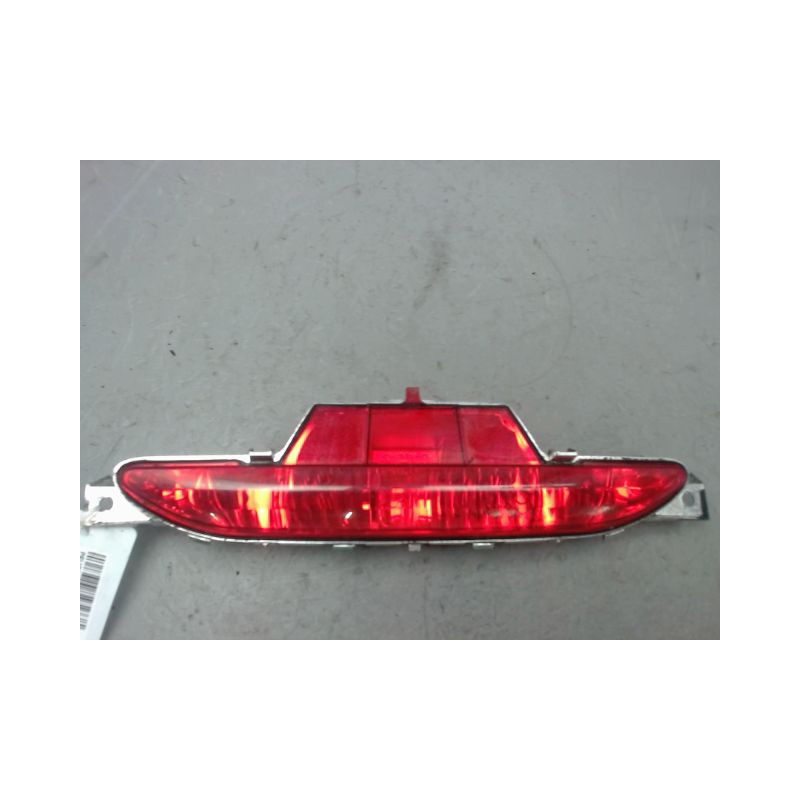 FEU BROUILLARD CENTRAL ARRIERE PEUGEOT 208