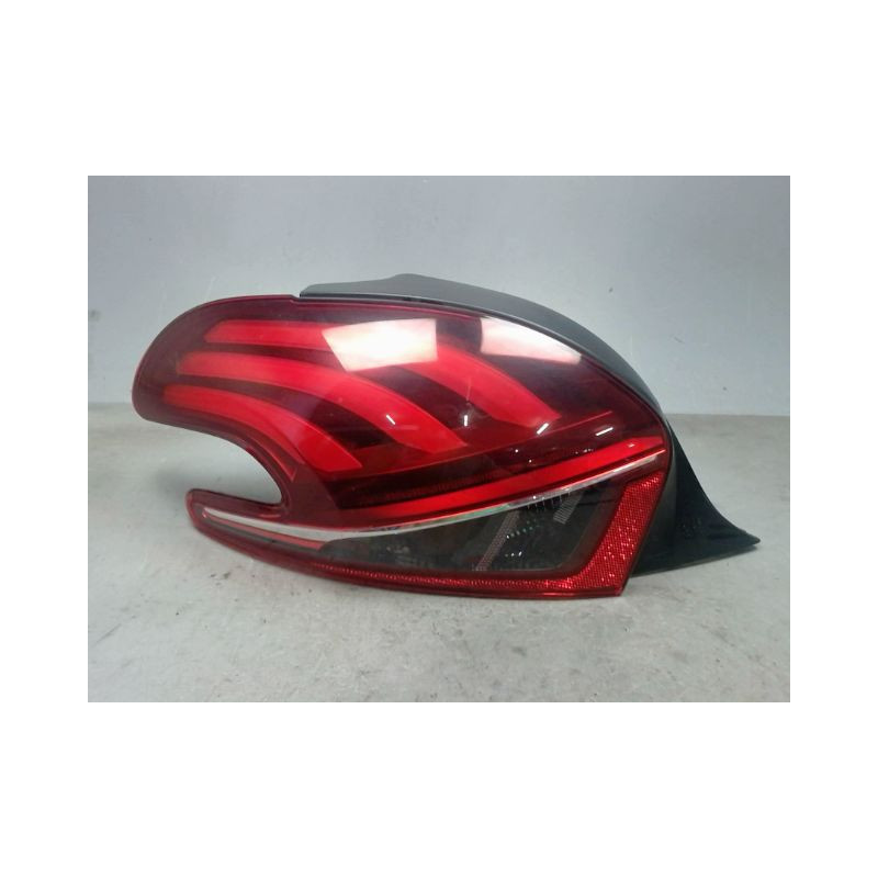 FEU ARRIERE GAUCHE  PEUGEOT 208