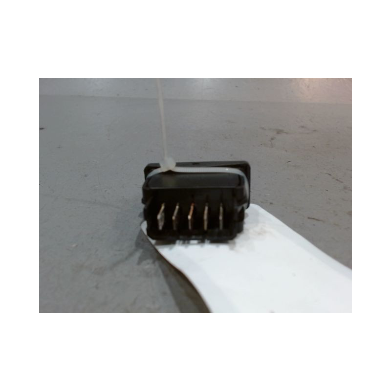 COMMANDE LEVE-GLACE PORTE AVD PEUGEOT 306