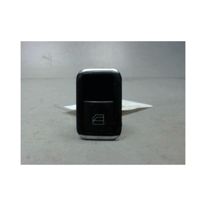 COMMANDE LEVE-GLACE PORTE ARG MERCEDES CLA