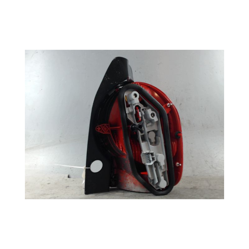 FEU ARRIERE GAUCHE  RENAULT MODUS 2004-2007