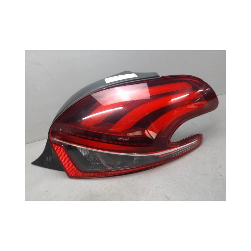 FEU ARRIERE DROIT PEUGEOT 208