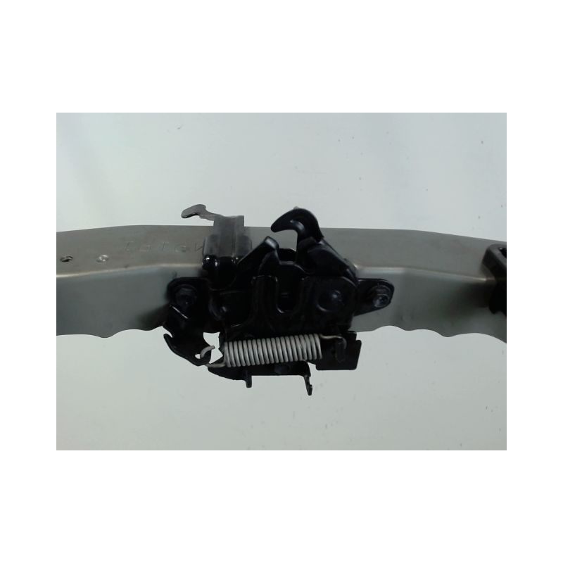 TRAVERSE SUPERIEURE ARMATURE AVANT TOYOTA AURIS