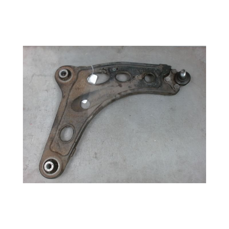 TRIANGLE INFERIEUR AVANT DROIT RENAULT TRAFIC