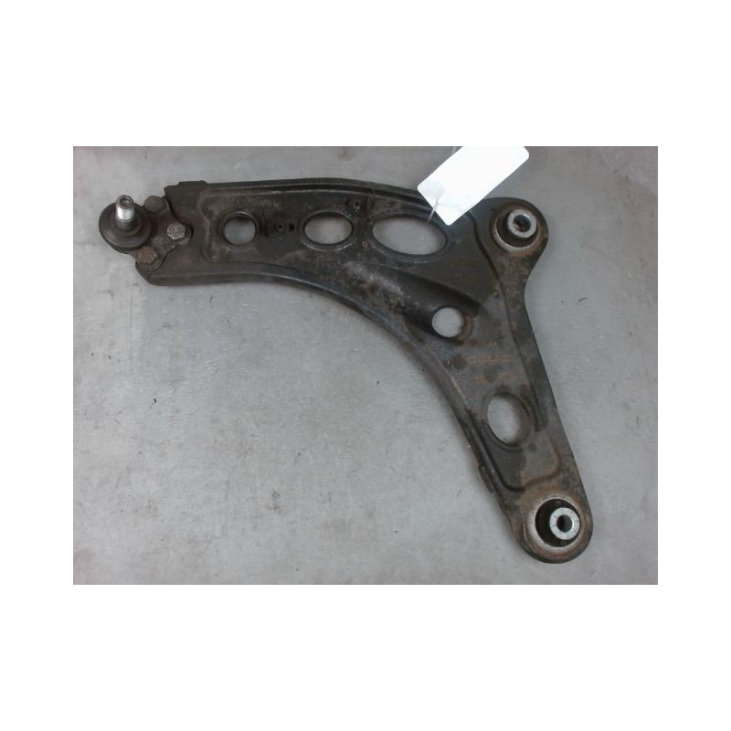 TRIANGLE INFERIEUR AVANT GAUCHE RENAULT TRAFIC