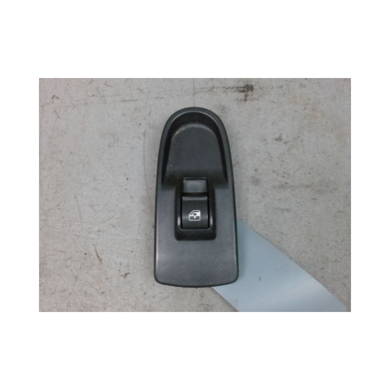 COMMANDE LEVE-GLACE PORTE AVD IVECO 35C15