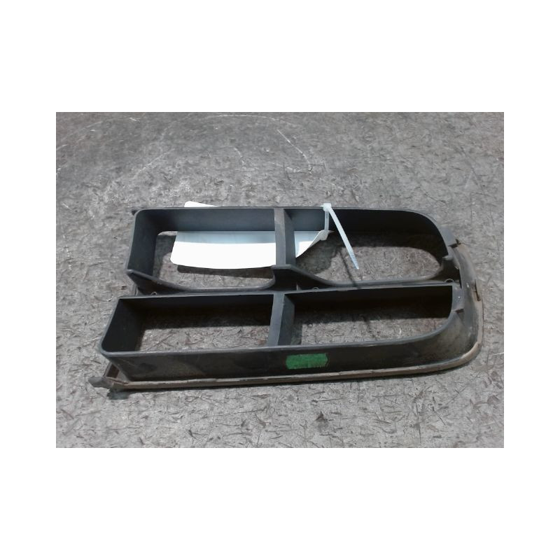 GRILLE VENTILATION PARE-CHOC AVD SKODA ROOMSTER