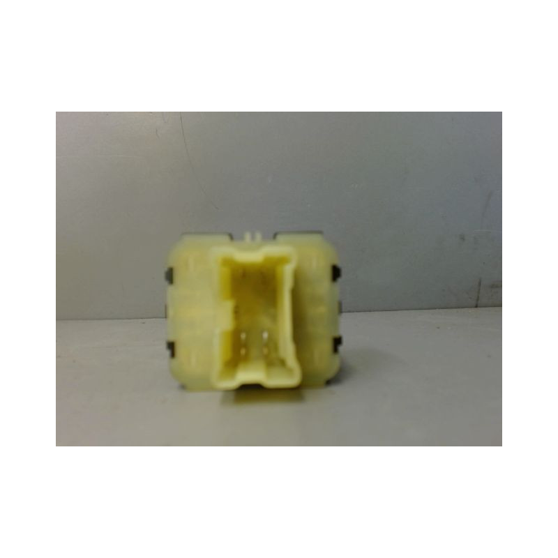 COMMANDE LEVE-GLACE PORTE AVG RENAULT CLIO