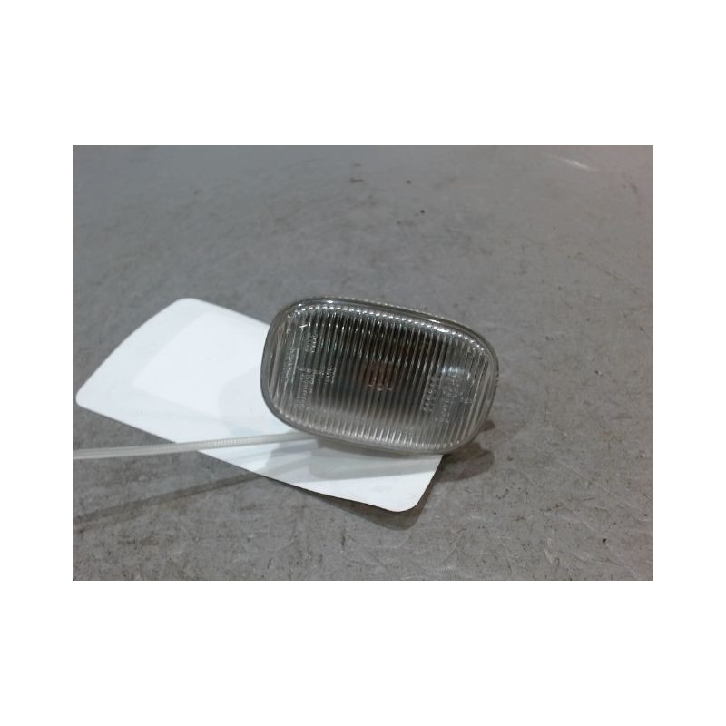 REPETITEUR AILE DROIT TOYOTA COROLLA
