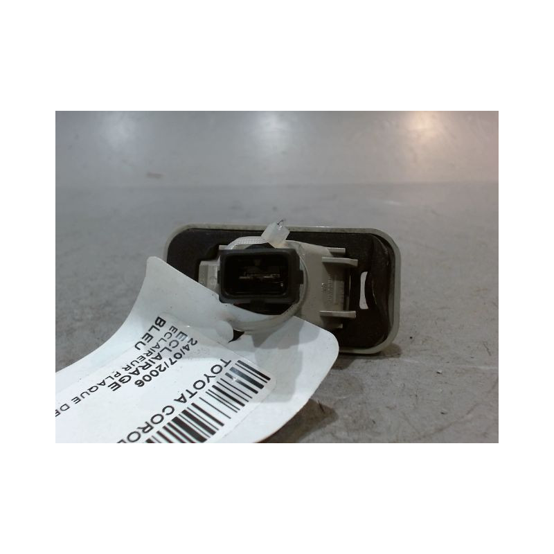 ECLAIREUR PLAQUE DE POLICE DROIT TOYOTA COROLLA