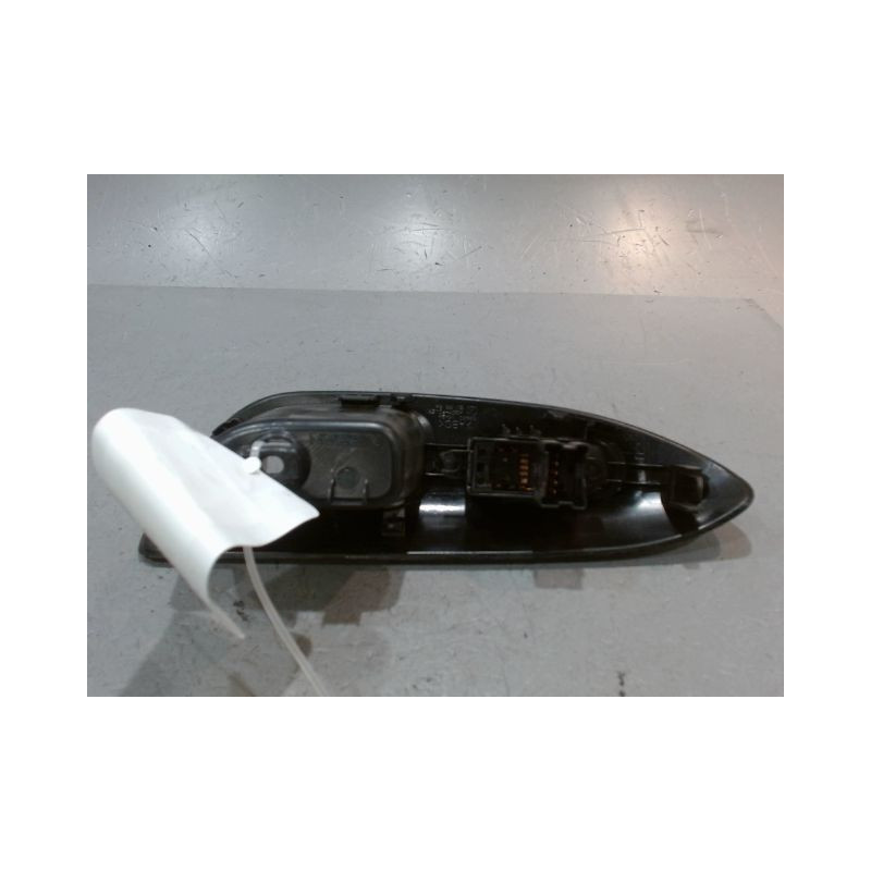 COMMANDE LEVE-GLACE PORTE ARD NISSAN JUKE