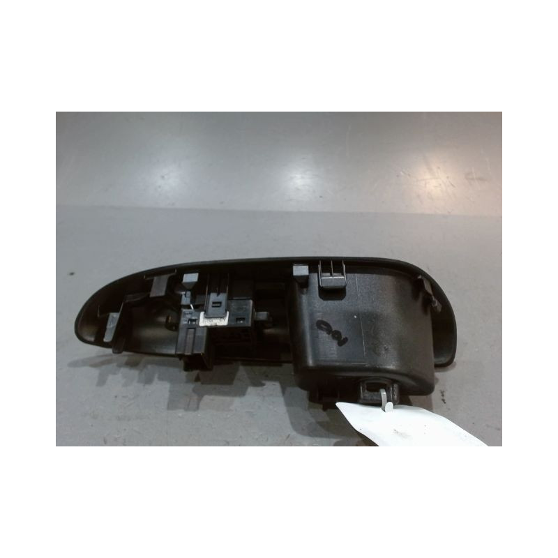COMMANDE LEVE-GLACE PORTE ARG NISSAN JUKE