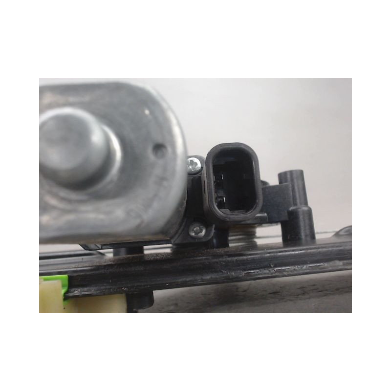 MECANISME LEVE-GLACE AVANT GAUCHE IVECO 35S16
