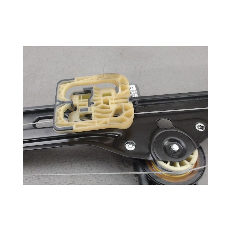 MECANISME LEVE-GLACE AVANT GAUCHE IVECO 35S16