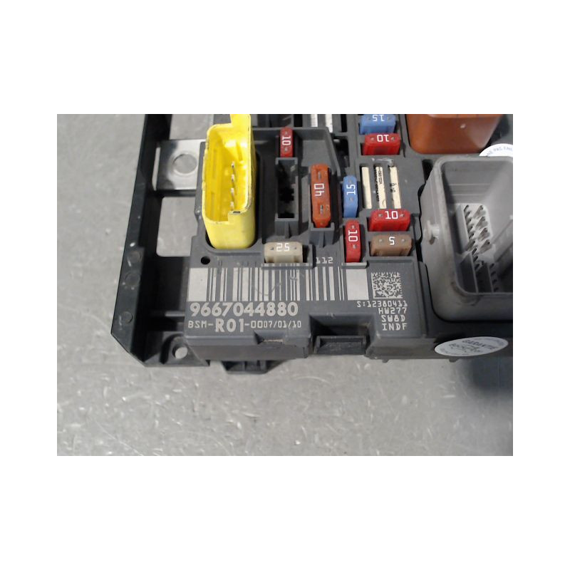 BOITE A FUSIBLES CITROEN C4