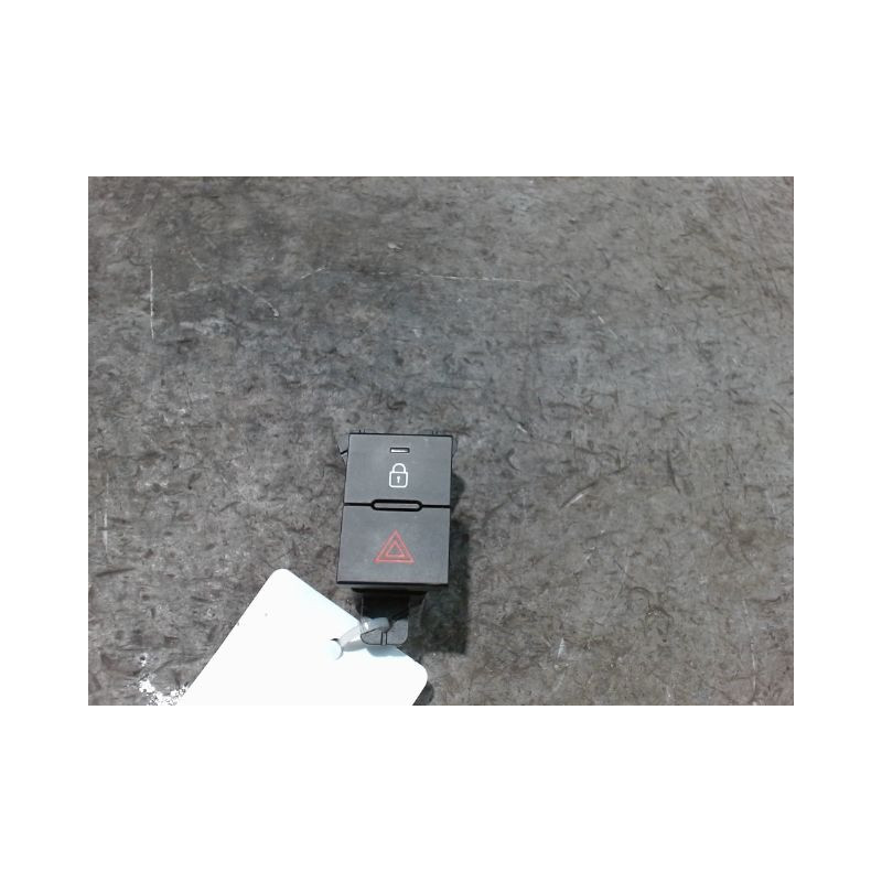 BOUTON DE WARNING HYUNDAI I20