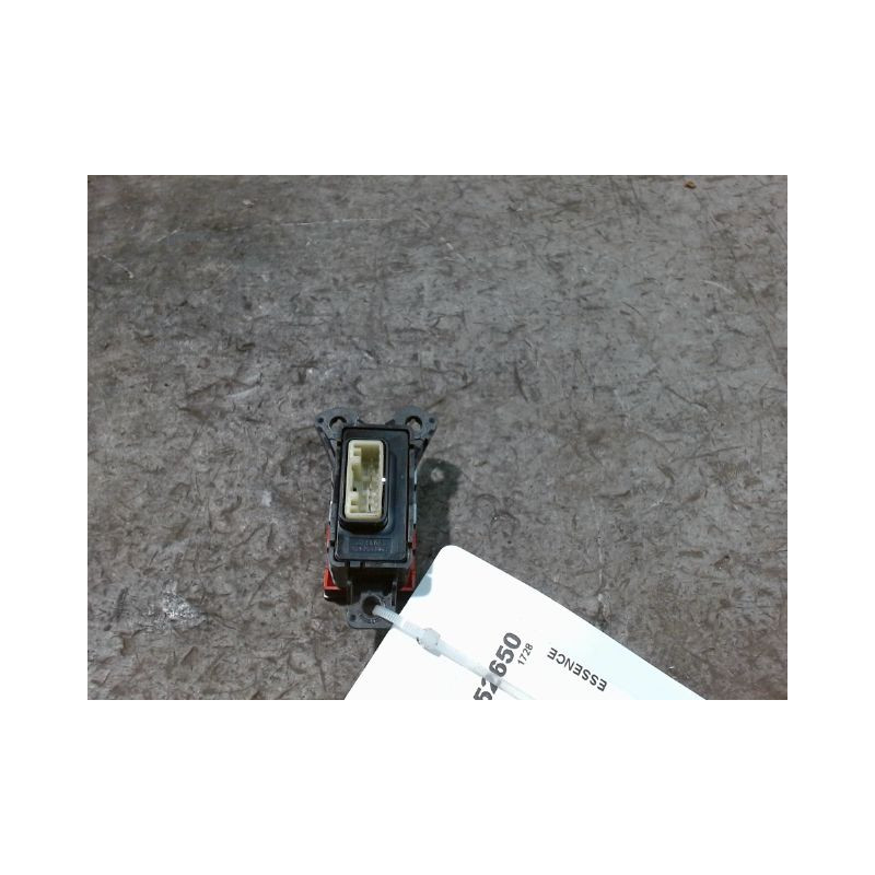BOUTON DE WARNING HYUNDAI I20