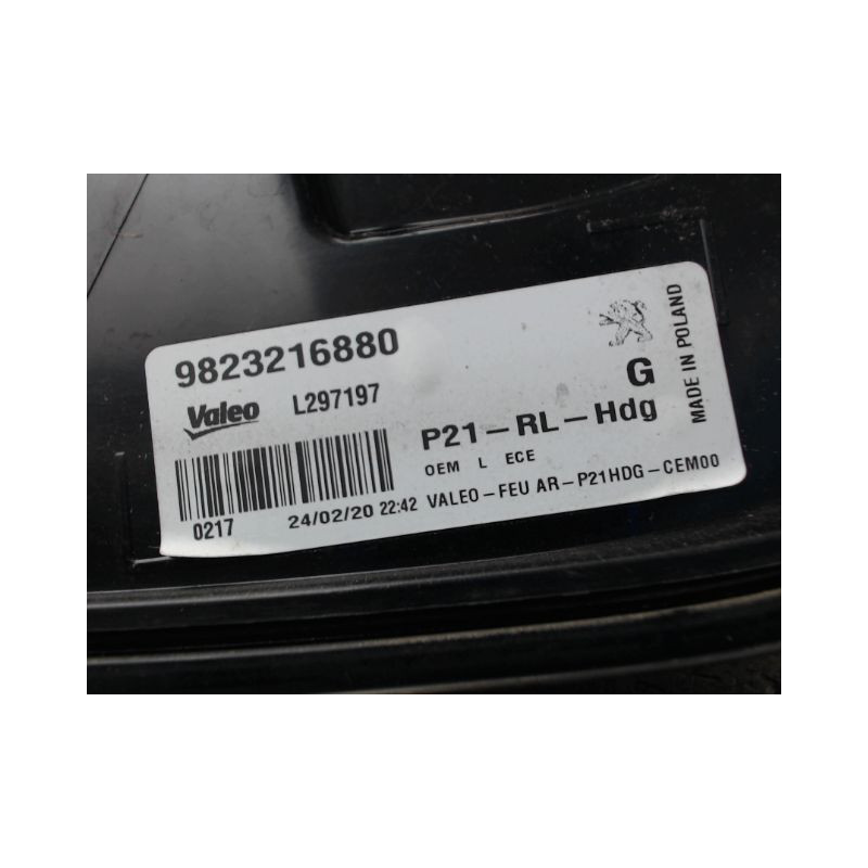 FEU ARRIERE GAUCHE  PEUGEOT 208